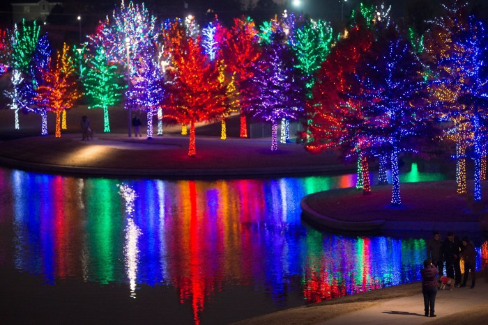 Lighted Outdoor Christmas Decor Guide